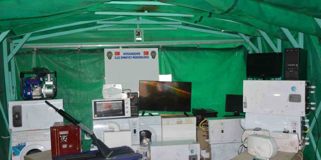 Deprem bölgesinde 400 bin TL’lik hırsızlık yapan 3 zanlı yakalandı