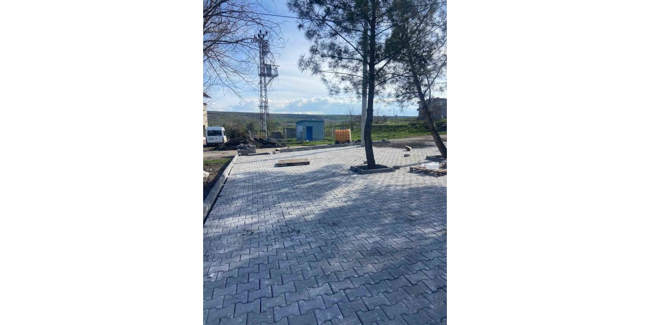 Bağlar’da kırsal mahallelerde parke döşeme çalışmaları devam ediyor