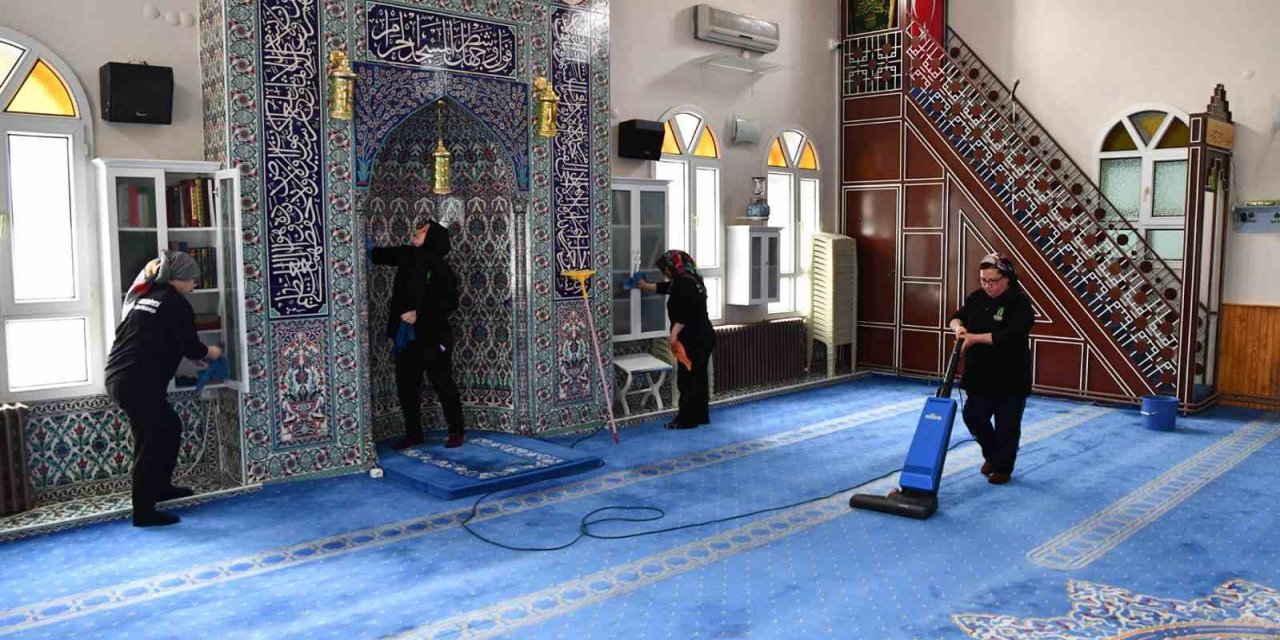 Tepebaşı’ndaki camilerde Ramazan temizliği