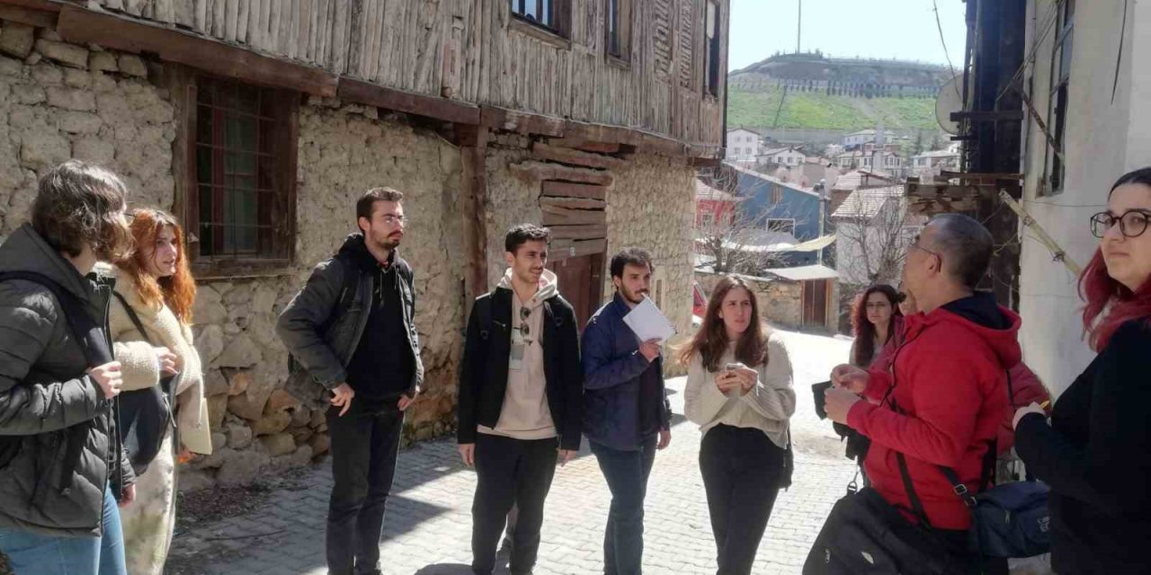 ODTÜ Öğrencileri Tarihi Beypazarı evlerini inceledi