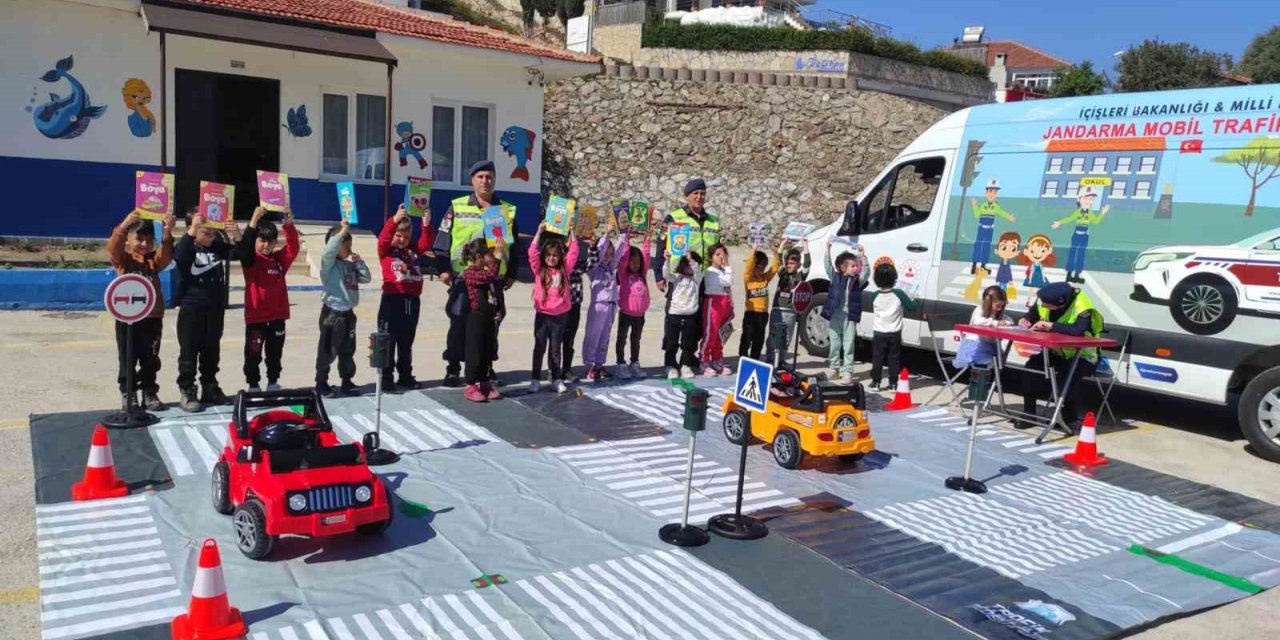 Jandarmadan miniklere trafik eğitimi