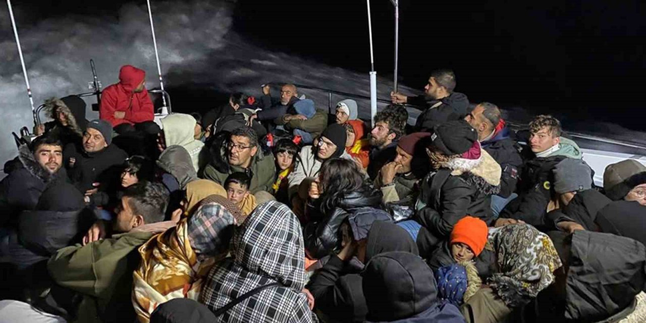 Datça’da 59 düzensiz göçmen kurtardı