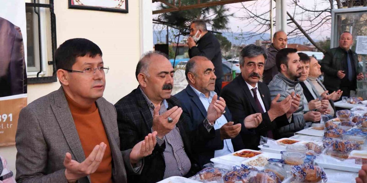 Nazilli’de mahalleli belediyenin iftar yemeğinde buluştu