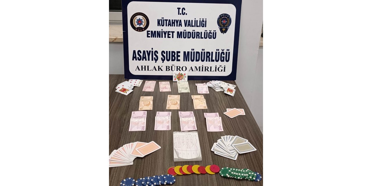 Kütahya’da kıraathanede kumar oynayan 5 şahsa para cezası