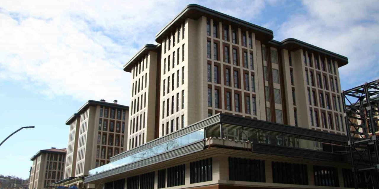 Rize’de kentsel dönüşümle kâğıt gibi yıkılan binaların yerini sağlam yapılar aldı