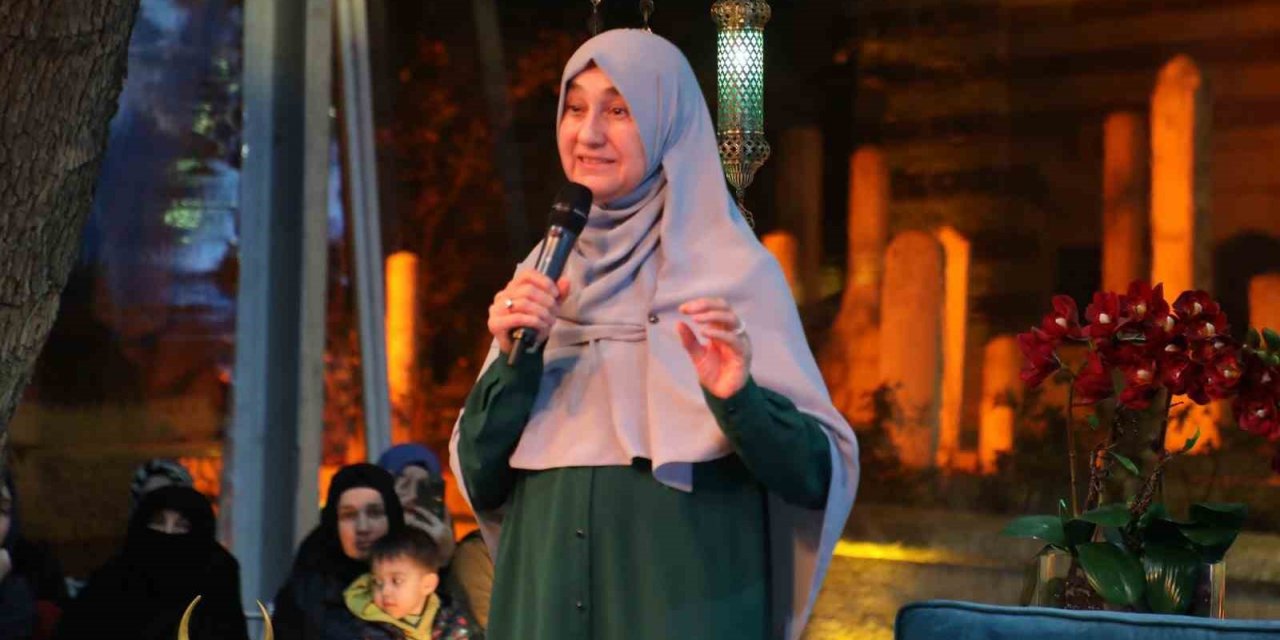 Eyüpsultan’daki konferansta konu başlığı; “Çocuğu Hayata Hazırlamada Anne Baba İş Birliği”