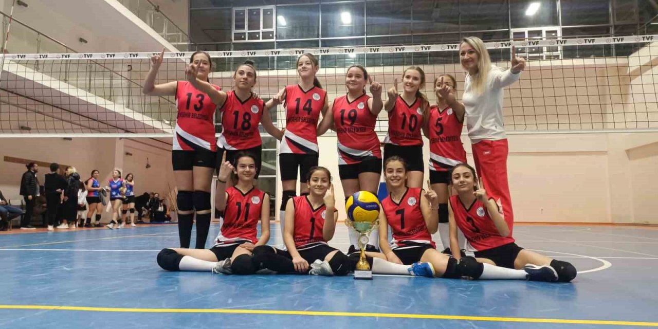 Genç sporcular başarıya doymuyor