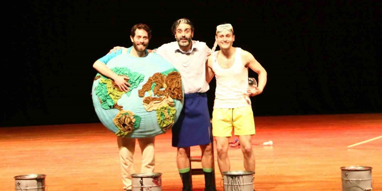 ‘Tek Kullanımlık Hikaye’ NEVÜ’de sahnelendi