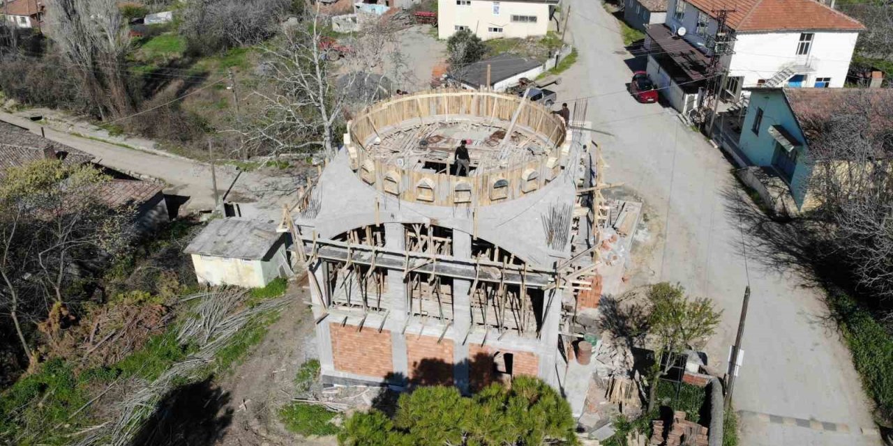 Depreme dayanıksız 61 yıllık köy camisinin yerine Osmanlı mimarisiyle yenisi yapılıyor