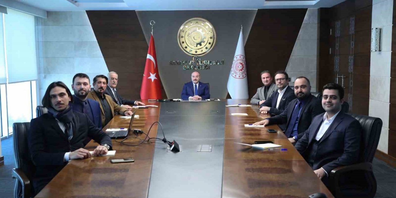 Bu elektrikli otomobili 16 yaşındaki gençler kullanabilecek...