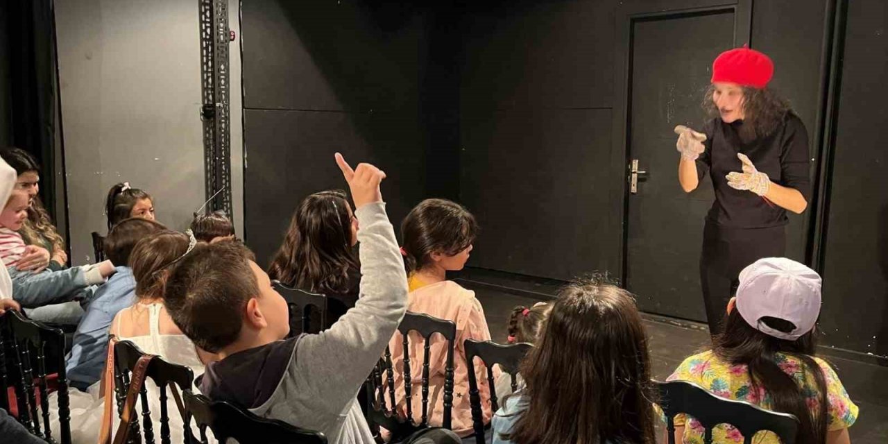 Depremzede çocuklara moral etkinliği