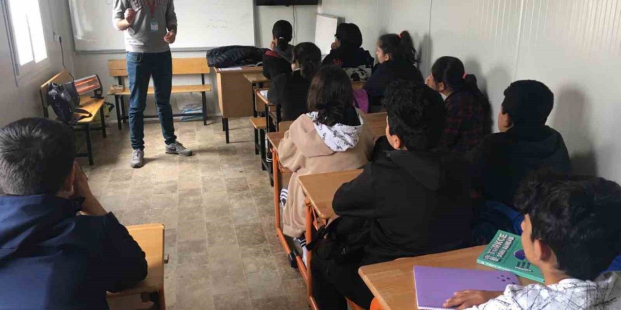 Tunceli’den deprem bölgesindeki öğrencilere DYK desteği