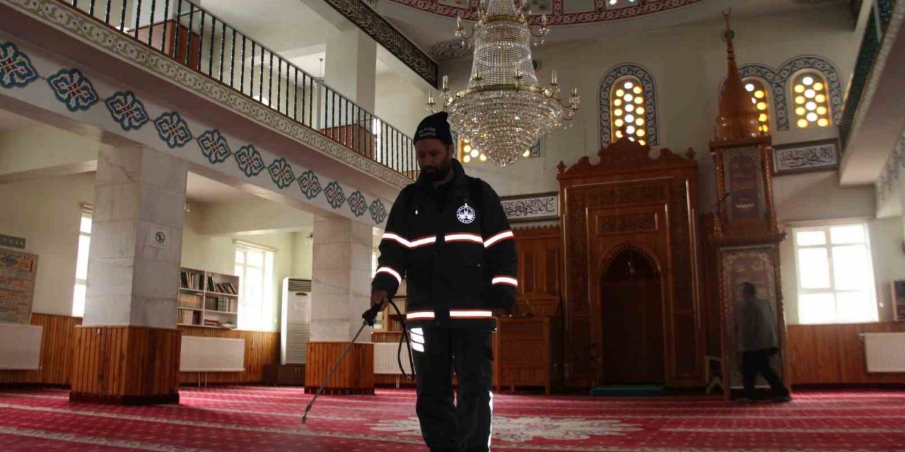 Elazığ’da camiler ‘Gül’ kokuyor