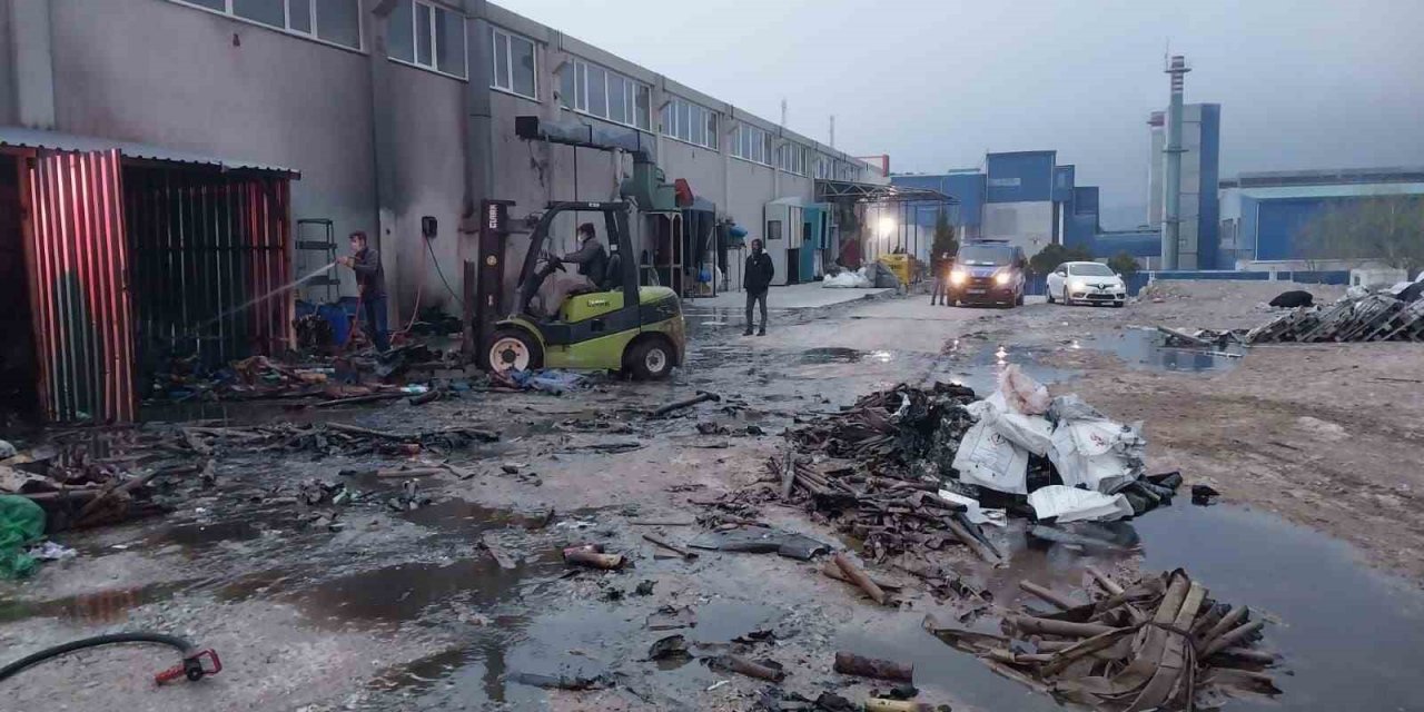 Kütahya’da tekstil fabrikasında korkutan yangın