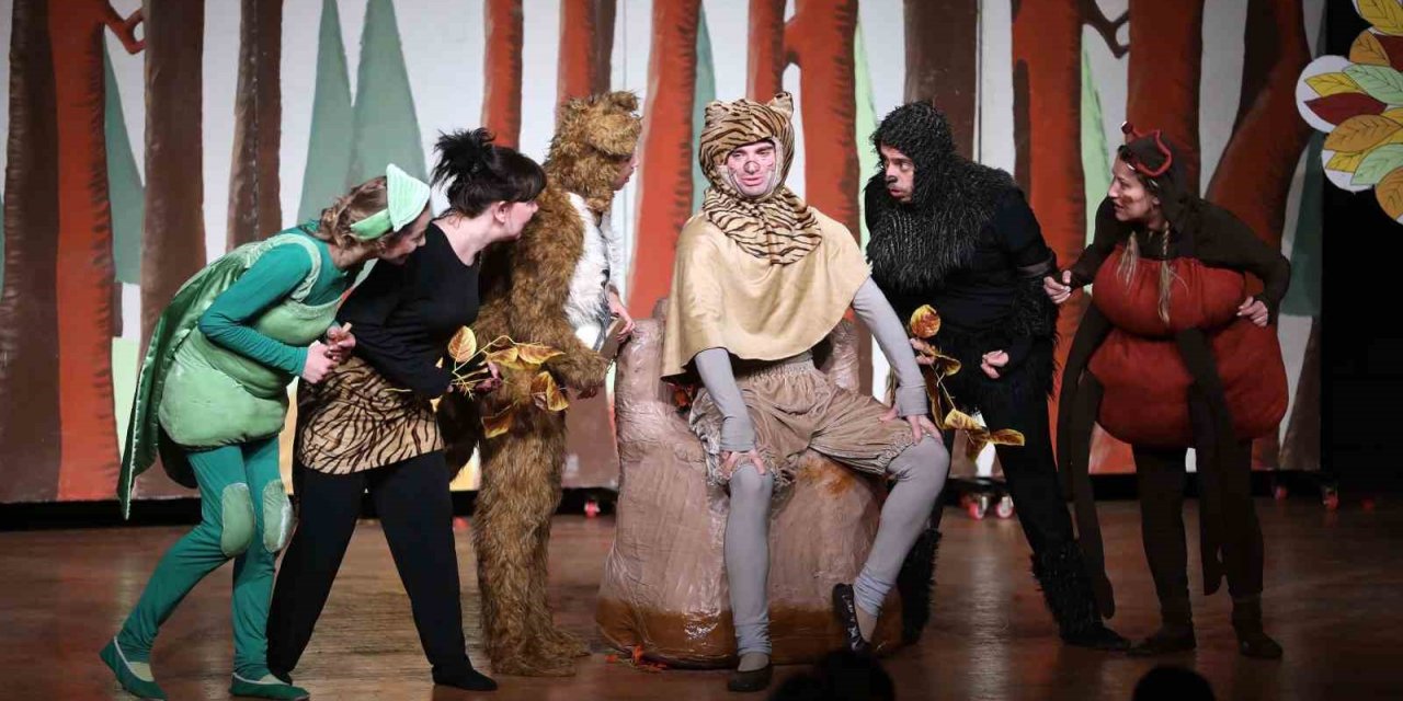 Yenimahalle’de çocuklar “La Fonten Orman Mahkemesinde” oyunu ile güldü