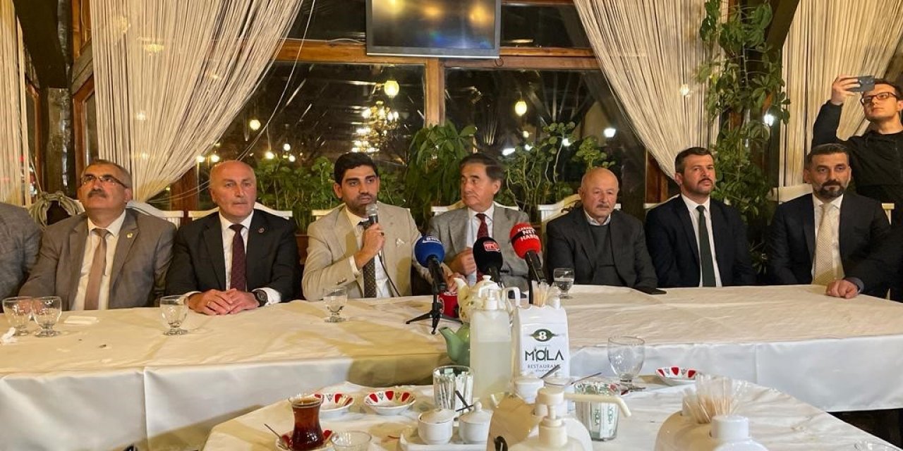 AK Parti teşkilatı gazetecilerle iftar programında buluştu