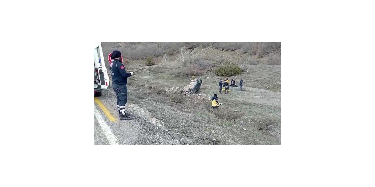 Tunceli’de otomobil şarampole yuvarlandı: 2 yaralı