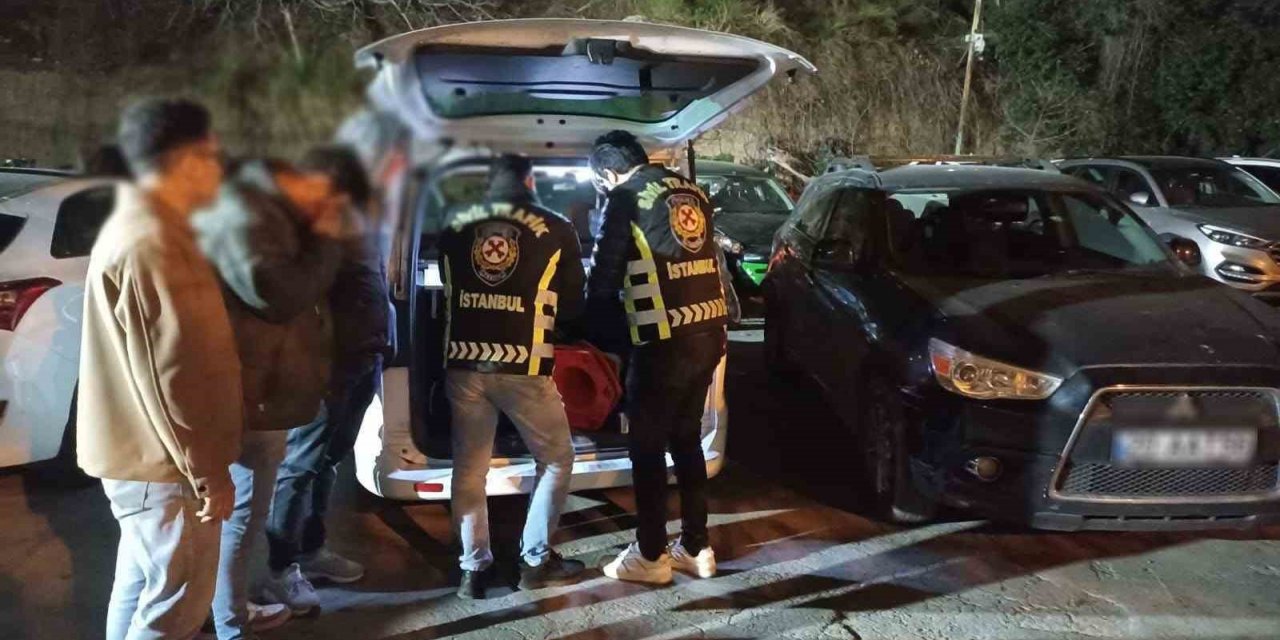 Galata’da hastane yolunu kesip halay çekmişlerdi: Yakalandılar