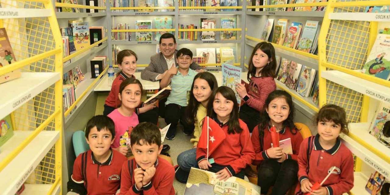 Kepez’den Antalya’ya gezen kütüphane OKUBÜS