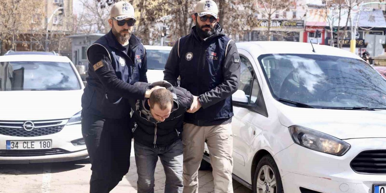 Eylem yapmak üzere Türkiye’ye gelen ve yakalanan terörist adliyeye sevk edildi