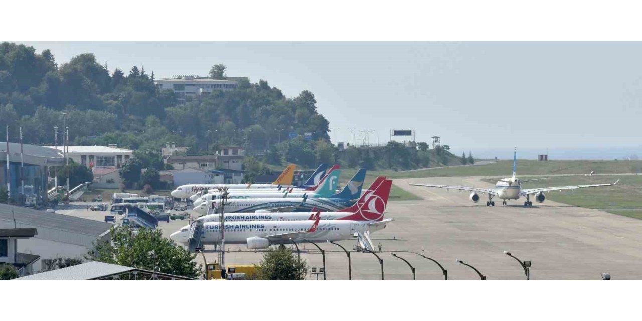 Çelebi: “Havalimanı kapasitemiz turizm sezonu için yetersiz, acilen iyileştirme yapılmalı”