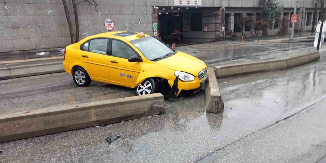 Ankara’da yağmur yağışı hayatı olumsuz etkiledi