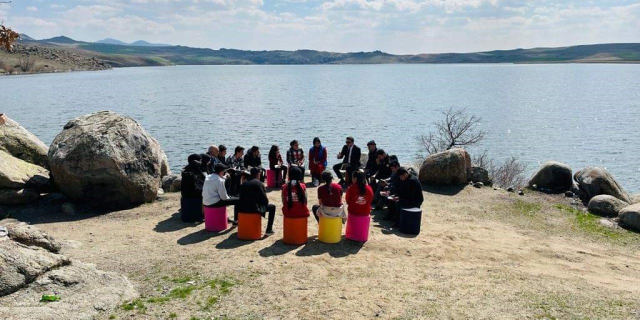 Kütüphane Haftası’nda manzaraya karşı kitapları konuştular