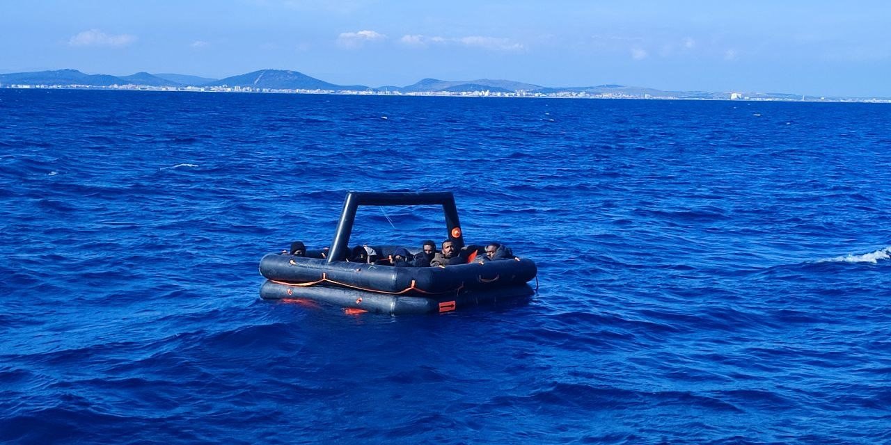 Ayvalık’ta 37 göçmen yakalandı