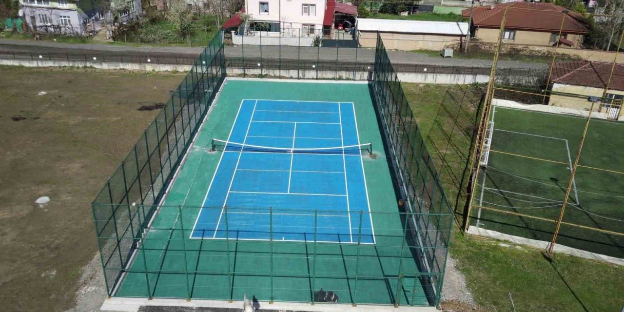 Cumayeri’ne tenis kortu yapıldı