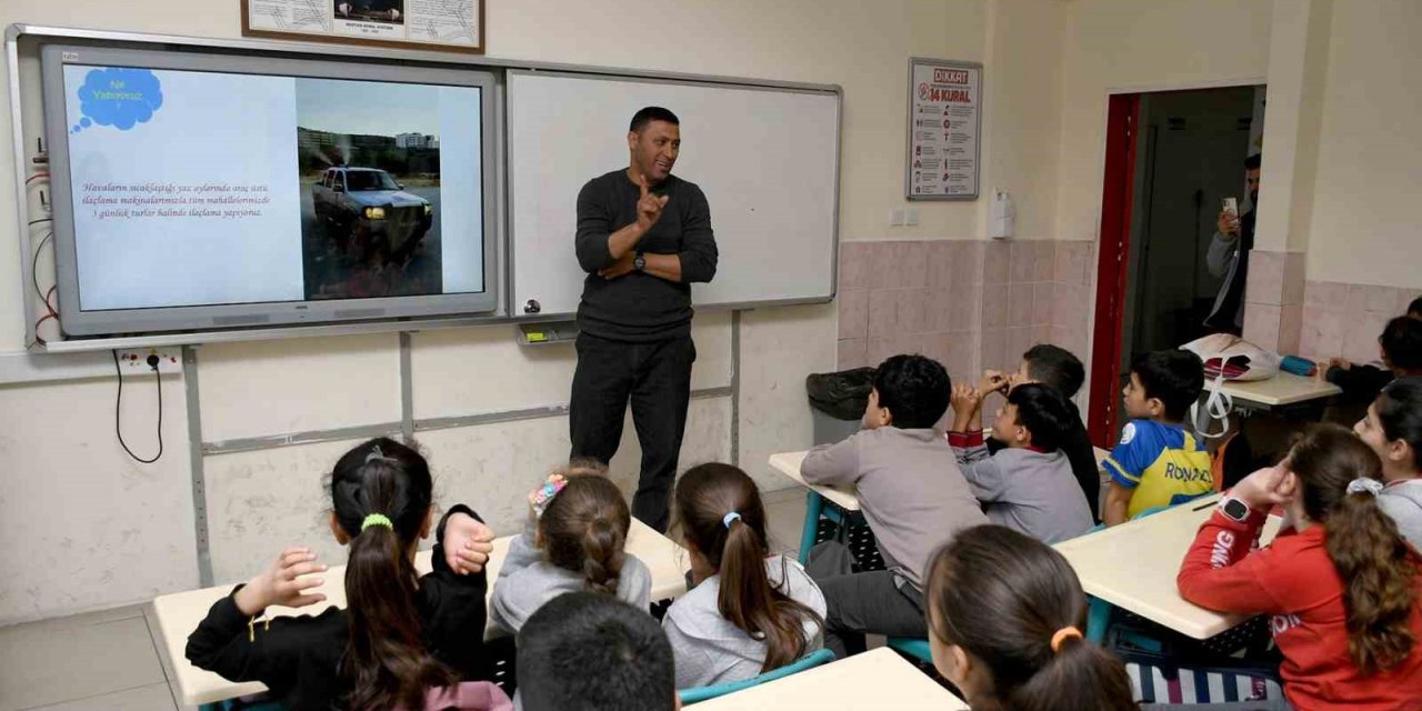 Kuşadası Belediyesi’nden öğrencilere ’vektörel mücadele’ eğitimi