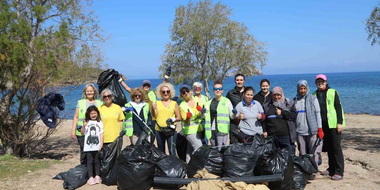 Küdür Yarımadası’nda sahil temizliği yapıldı