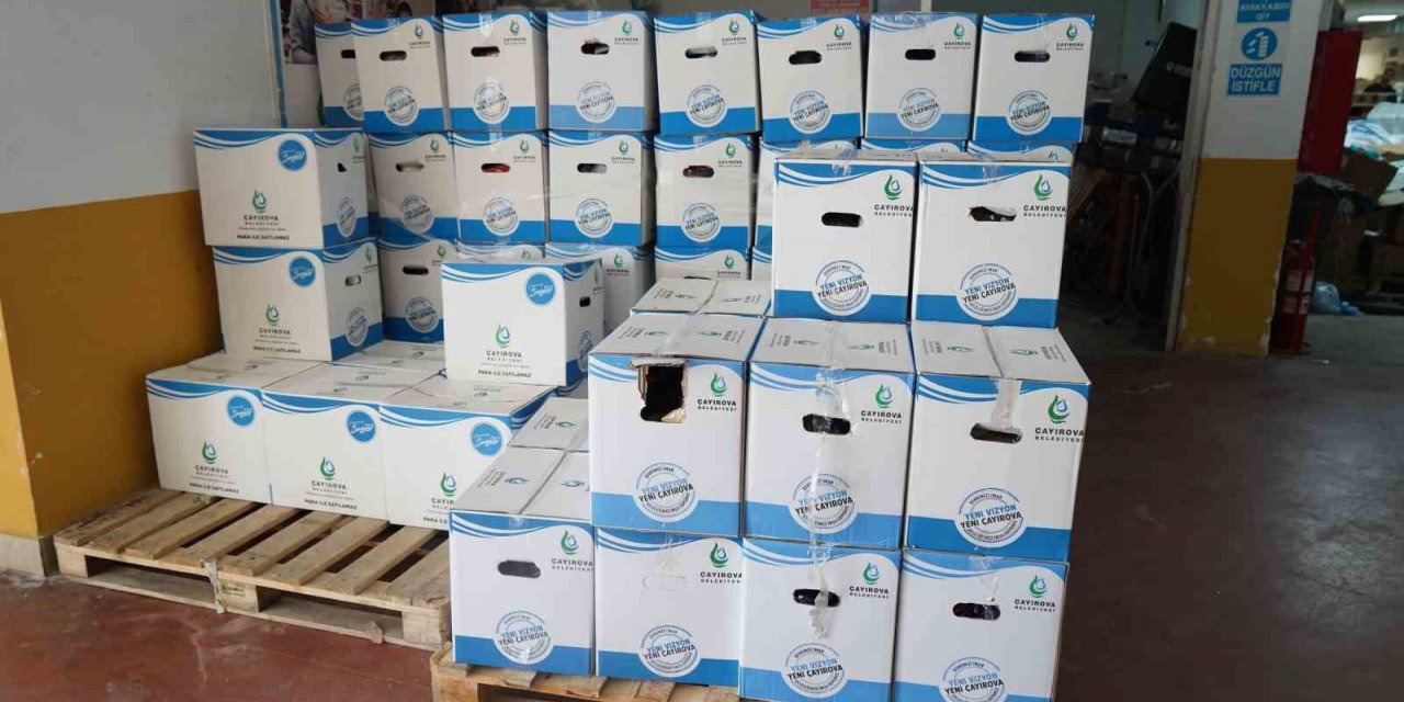 İhtiyaç sahiplerine gıda kolisi ve sıcak yemek