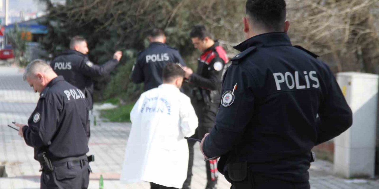 Yolda gördükleri husumetlilerine kurşun yağdırdılar: 1’i ağır 2 yaralı