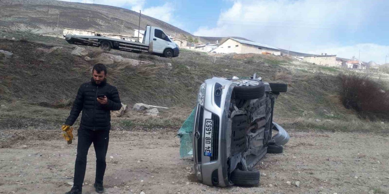 Virajı alamayan otomobil takla attı: 1’i ağır 2 yaralı