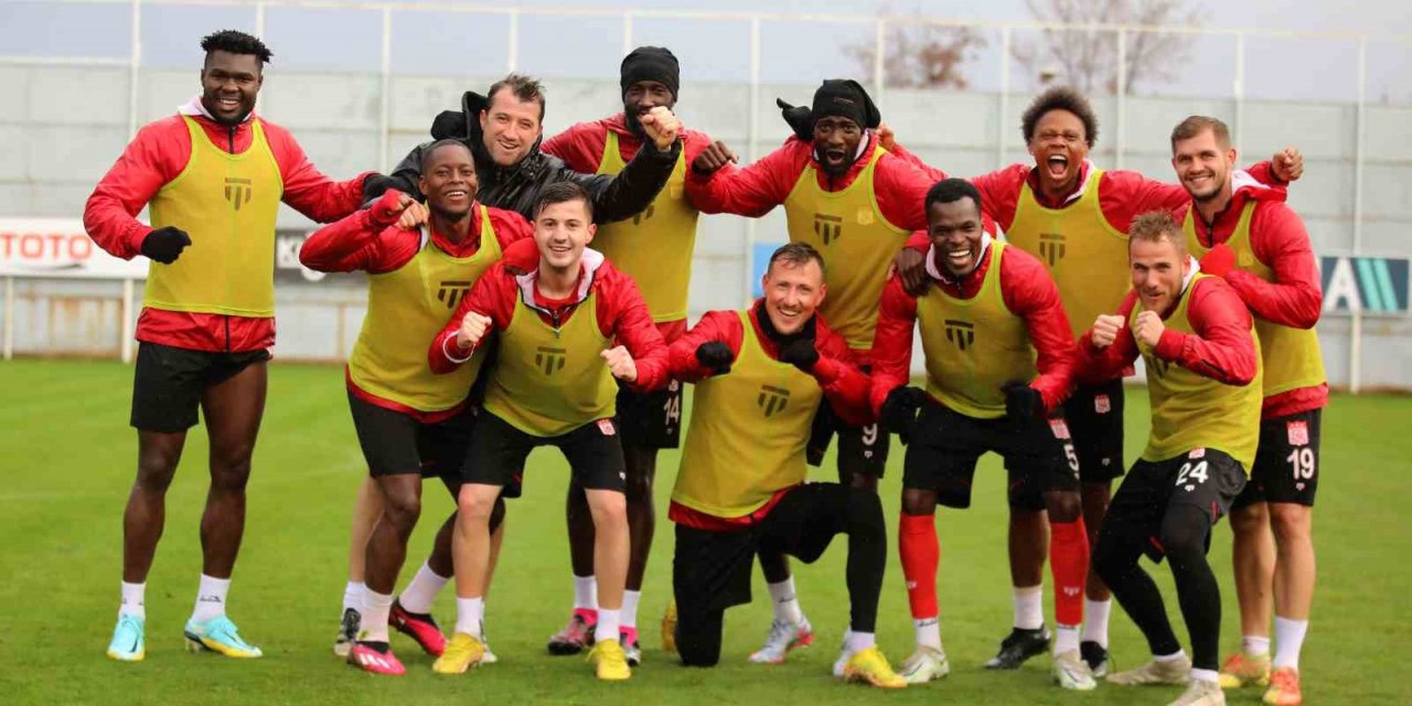 Sivasspor pas ve şut çalıştı