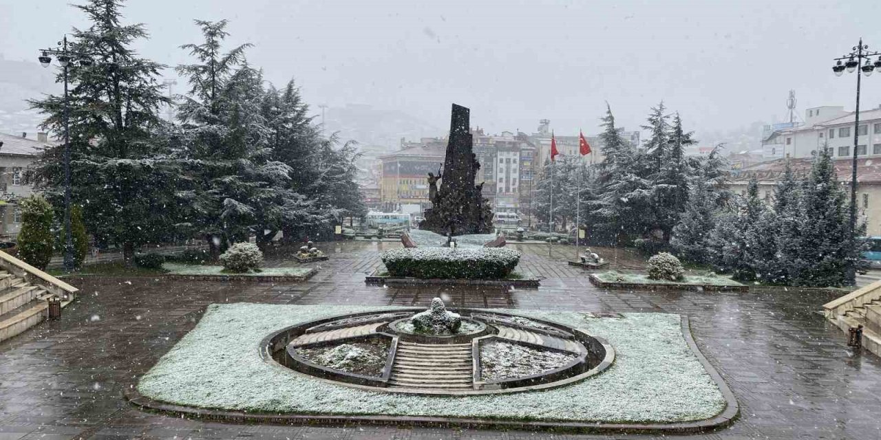 Kastamonu’da kar yağışı etkili oluyor