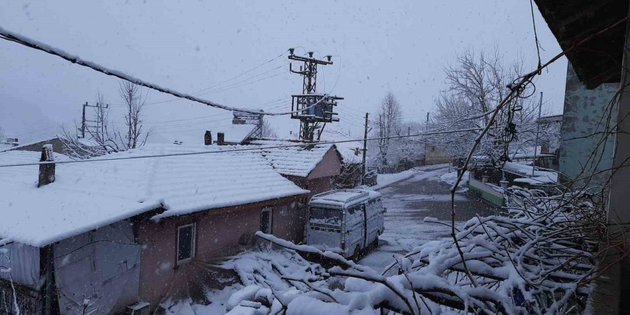 Balıkesir’de Mart karı yağdı