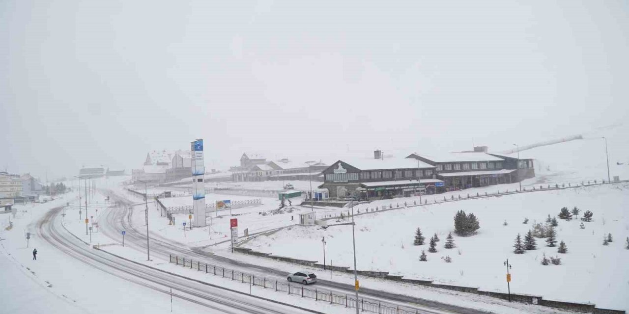 Erciyes’e Mart karı yağdı