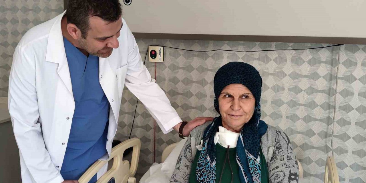 Daha önce 3 kez ameliyat olduğu tiroid kanserinden Egekent Hastanesi’nde kurtuldu
