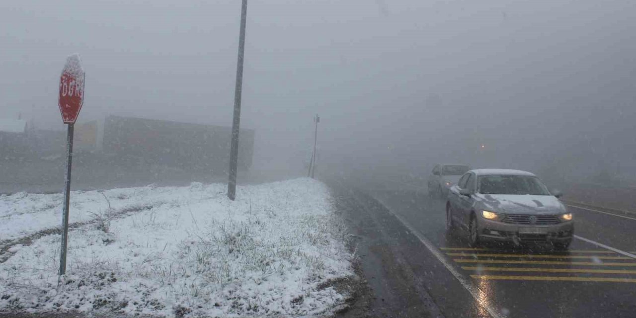 Bolu Dağı’nda kar yağışı etkili oluyor