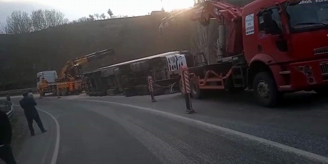 Siirt’te tır devrildi:1 yaralı