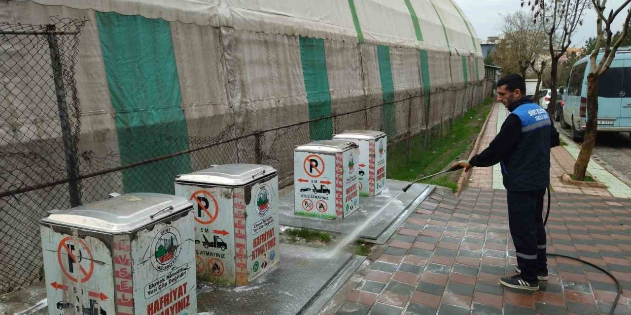 Siirt Belediyesi kentte ilaçlama çalışması başlattı