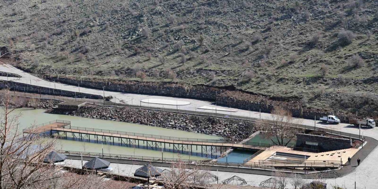 Zincidere Göleti su kanallarında 10 yılın temizliği yapılıyor