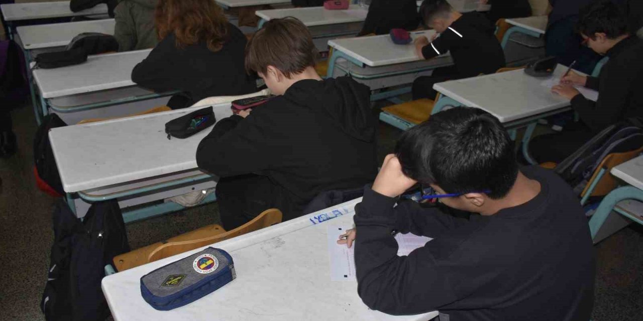 Bursa’da LGS ve TYT simülasyonuna 55 bin öğrenci katıldı