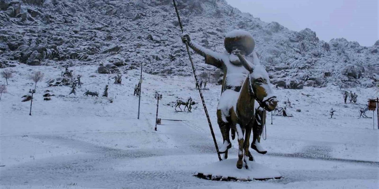 Sivrihisar ilçesinde kartpostallık kar manzaraları