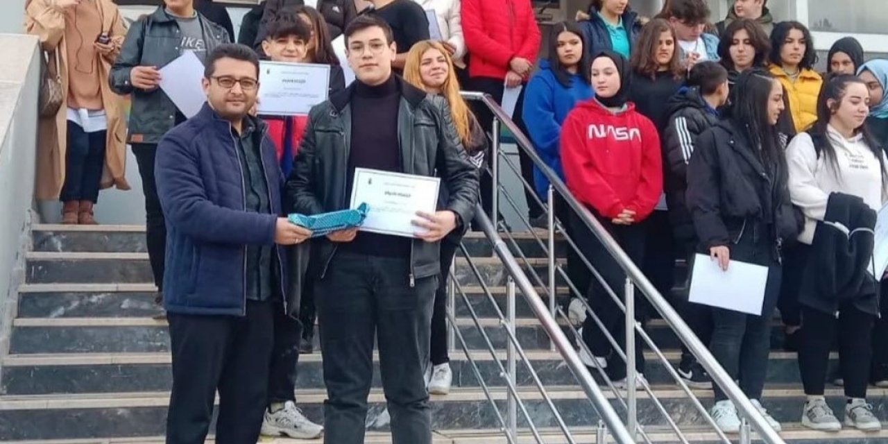 Kütahya Borsa İstanbul Anadolu Lisesinde serbest münazara yarışması