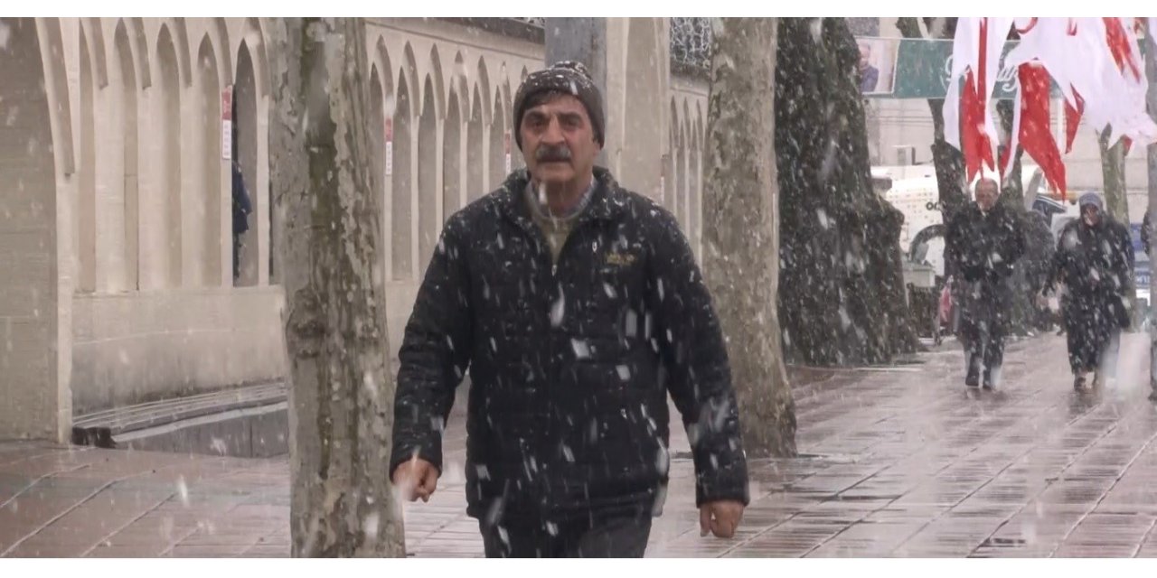 İstanbul’da vatandaştan kar şaşkınlığı: “Abo üstüm kar oldu”