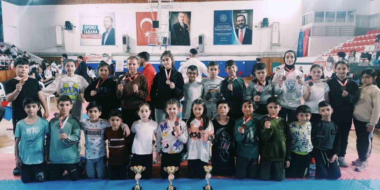 Kuyucak Belediyespor Muğla’daki karate şampiyonasından derecelerle döndü