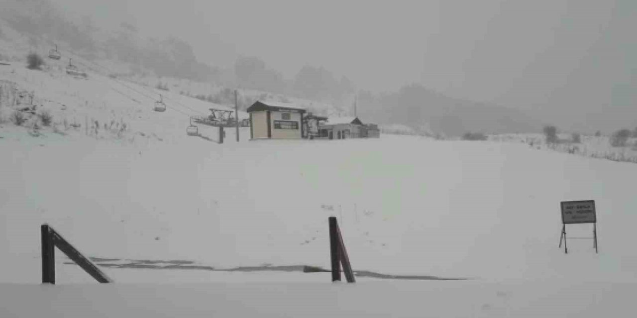 Keltepe Kayak Merkezinde kar yağışı etkili oluyor