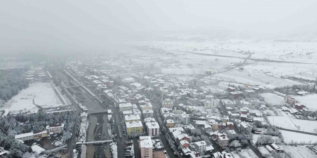 Beyaz örtü ile kaplanan Kastamonu’nun yüksek kesimleri havadan görüntülendi